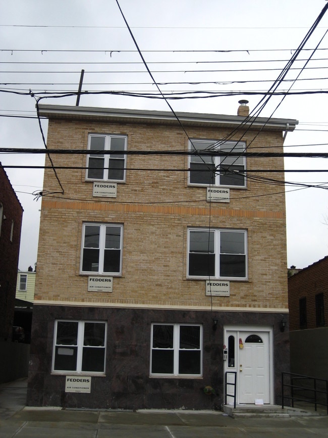 57-43 Penrod St in Flushing, NY - Building Photo - Building Photo