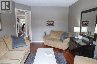 42 Redwood Ln in London, ON - Building Photo - Building Photo