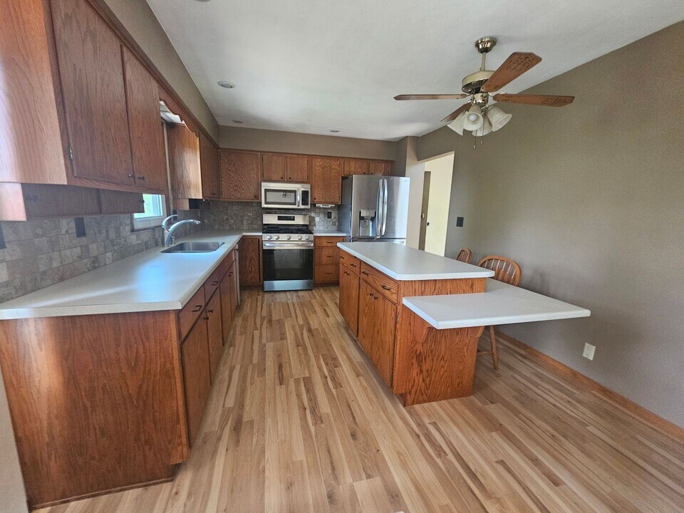 2100 Birchwood Dr NE in Cedar Rapids, IA - Building Photo