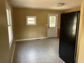 328 Cedar Cir in Streamwood, IL - Building Photo - Building Photo