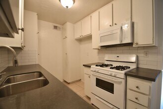 25052 Walnut St in Santa Clarita, CA - Building Photo - Building Photo
