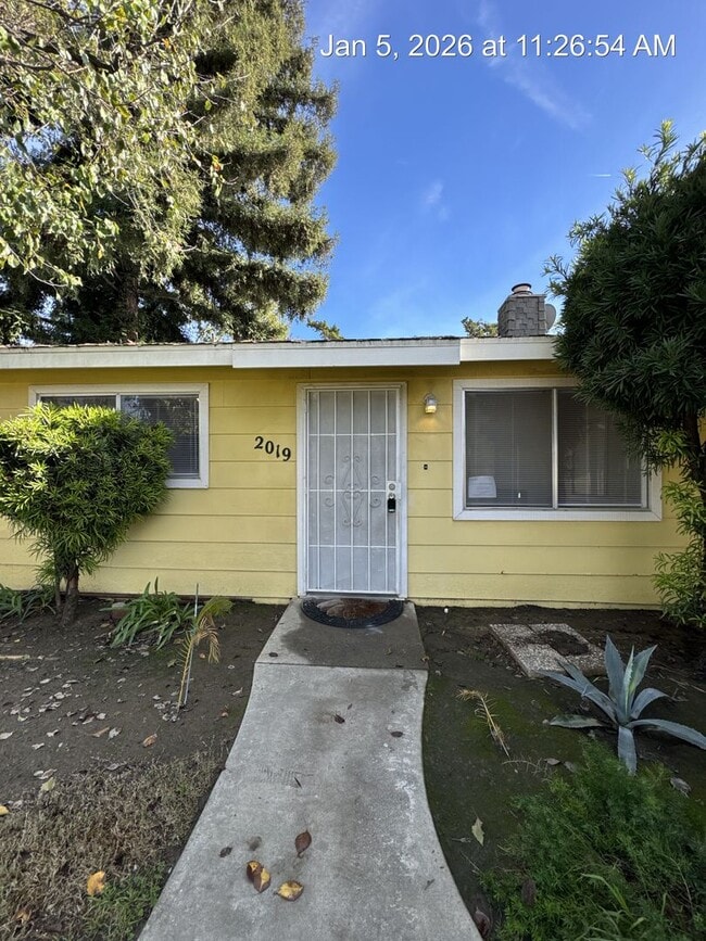 2015-2019 E Walnut Ave