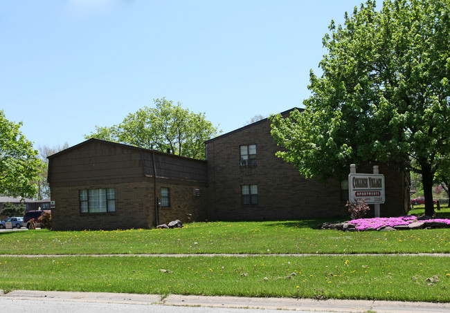 College Village Apartments in Oberlin, OH - Building Photo - Building Photo