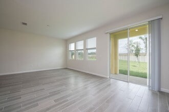 9950 Red Eagle Dr in Orlando, FL - Building Photo - Building Photo