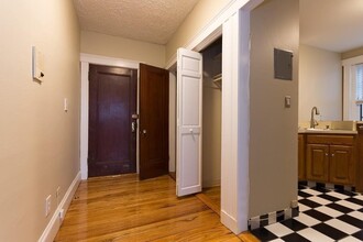 2035 Commonwealth Ave, Unit 11 in Boston, MA - Building Photo - Building Photo