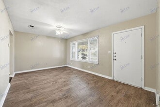 208 Westfork Dr in Fort Worth, TX - Foto de edificio - Building Photo