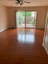 124 Stratford Cir in Placentia, CA - Foto de edificio - Building Photo