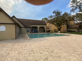 465 Forestway Cir, Unit Lakewood Park in Altamonte Springs, FL - Building Photo
