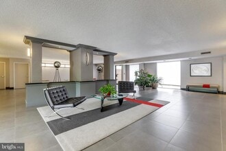 200 N Pickett St in Alexandria, VA - Foto de edificio - Building Photo