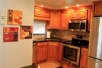 8941 S Hollybrook Blvd in Pembroke Pines, FL - Building Photo - Building Photo