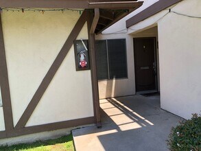 5572 Reno Cir in Huntington Beach, CA - Building Photo - Building Photo