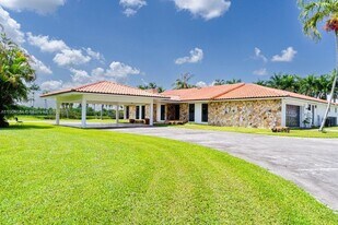 15420 SW 212th Ave in Miami, FL - Building Photo