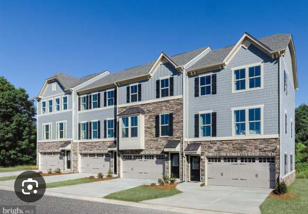 1068 Rosecroft Ln, Unit Townhouse in York, PA - Building Photo