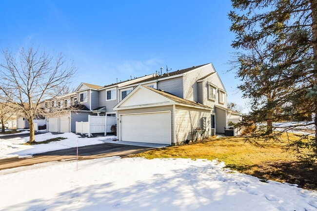 13156 Spencer Sweet Pea Ln in Eden Prairie, MN - Building Photo - Building Photo