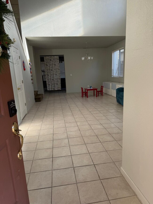 1084 Huntly Dr in Folsom, CA - Building Photo - Building Photo