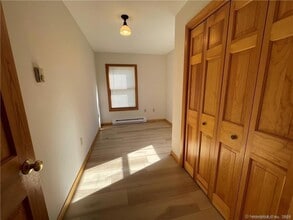 45 Whittle St in Groton, CT - Building Photo - Building Photo