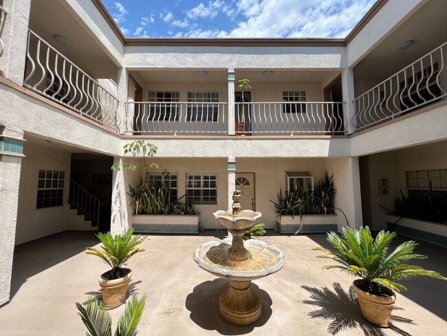 1145 Roswell Ave in Long Beach, CA - Building Photo - Building Photo