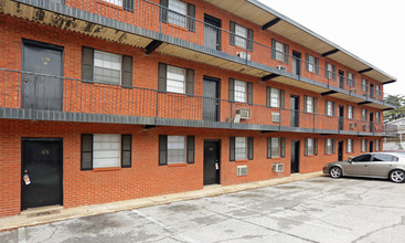 Stadium Apartments in Tuscaloosa, AL - Foto de edificio - Building Photo