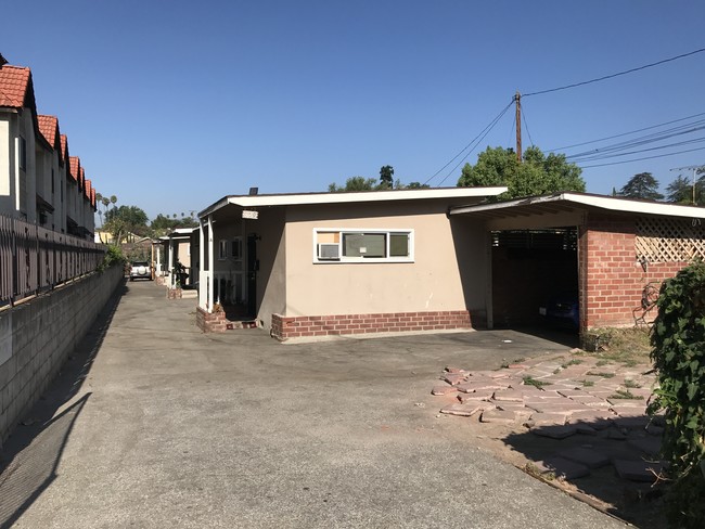 329 S Arroyo Dr in San Gabriel, CA - Foto de edificio - Building Photo