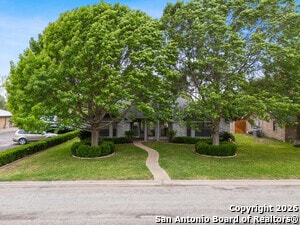 109 Weeping Willow in Uvalde, TX - Building Photo - Building Photo