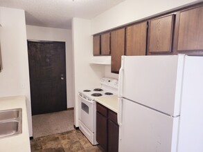 Leisure Apartments in Wayne, NE - Foto de edificio - Building Photo