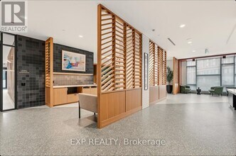 2495 Eglinton Ave W in Mississauga, ON - Building Photo - Building Photo