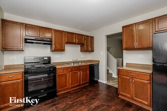 660 Sullivan Ln in University Park, IL - Foto de edificio - Building Photo