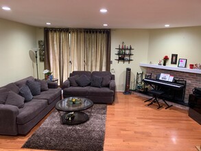 451 Dunlin Plaza in Secaucus, NJ - Building Photo - Building Photo