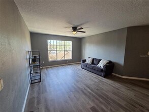 5572 Metrowest Blvd in Orlando, FL - Building Photo - Building Photo