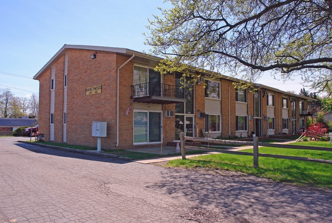 Nancywood Apartments in Waterford, MI - Building Photo - Building Photo