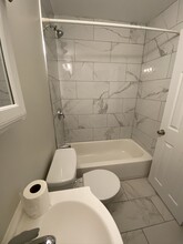 42 Waugh St, Unit #2 in Lowell, MA - Building Photo - Building Photo