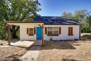 927 Hulana St in Rossville, GA - Building Photo