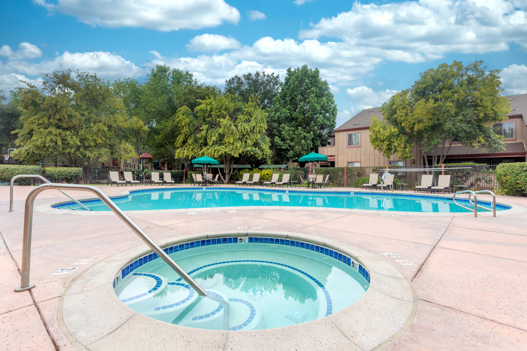 Country Club Villa in San Jose, CA - Foto de edificio