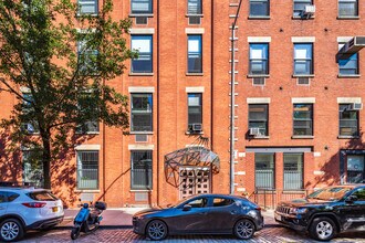 29 Tiffany Pl in Brooklyn, NY - Building Photo - Building Photo