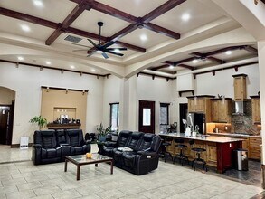 8024 Canoncito Dr in Albuquerque, NM - Building Photo - Building Photo