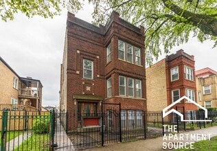 1307 N Lawndale Ave in Chicago, IL - Building Photo - Building Photo