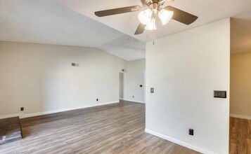 7010 W Medlock Dr in Glendale, AZ - Building Photo - Building Photo