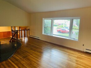 146 Woolsey Ave in Glen Cove, NY - Building Photo - Building Photo