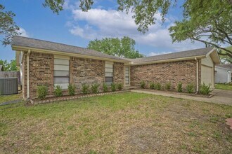 5423 Dunnethead Dr in Houston, TX - Building Photo - Building Photo