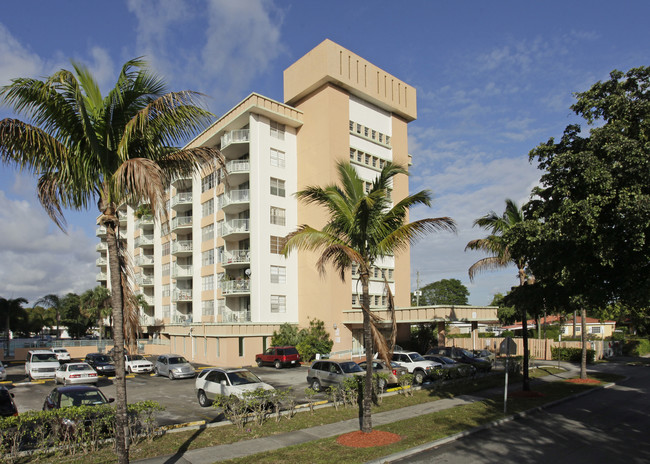 Gateway House in Miami, FL - Building Photo - Building Photo