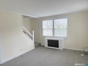 53 Greenlawn Dr in Fairfield, CT - Building Photo - Building Photo