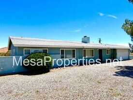 15090 Acoma Rd in Apple Valley, CA - Building Photo