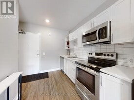 233 Dunlop St W in Barrie, ON - Building Photo