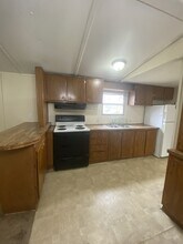 90 Stowers Ln in Cross Lanes, WV - Building Photo - Building Photo