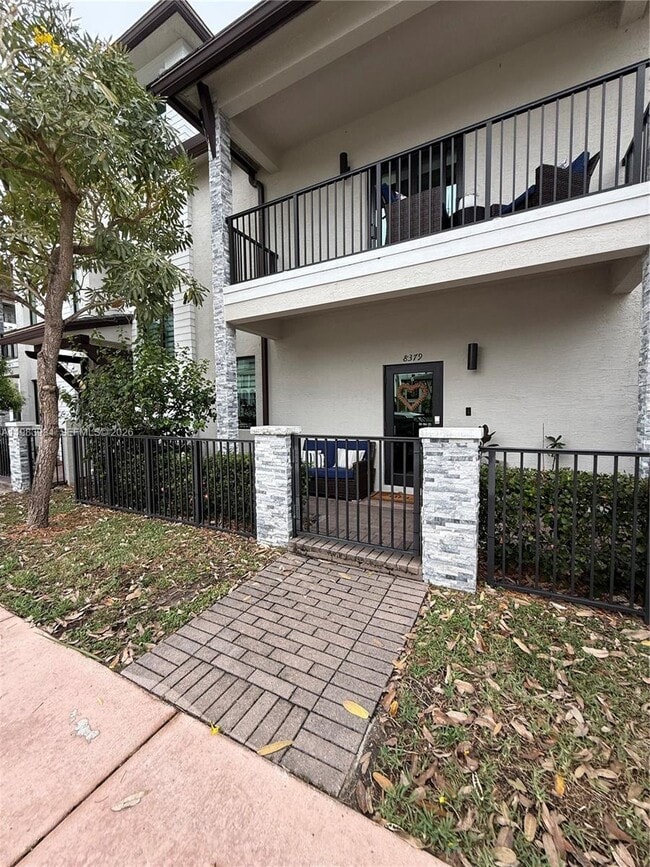 8379 Central Park Blvd in Doral, FL - Building Photo - Building Photo