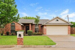 508 Pleasant Valley Dr in Burleson, TX - Building Photo