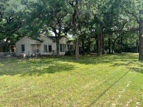 800 Audra Ln in Denton, TX - Building Photo - Building Photo