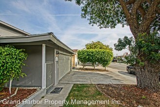 1213 Amethyst St in Redondo Beach, CA - Building Photo - Building Photo
