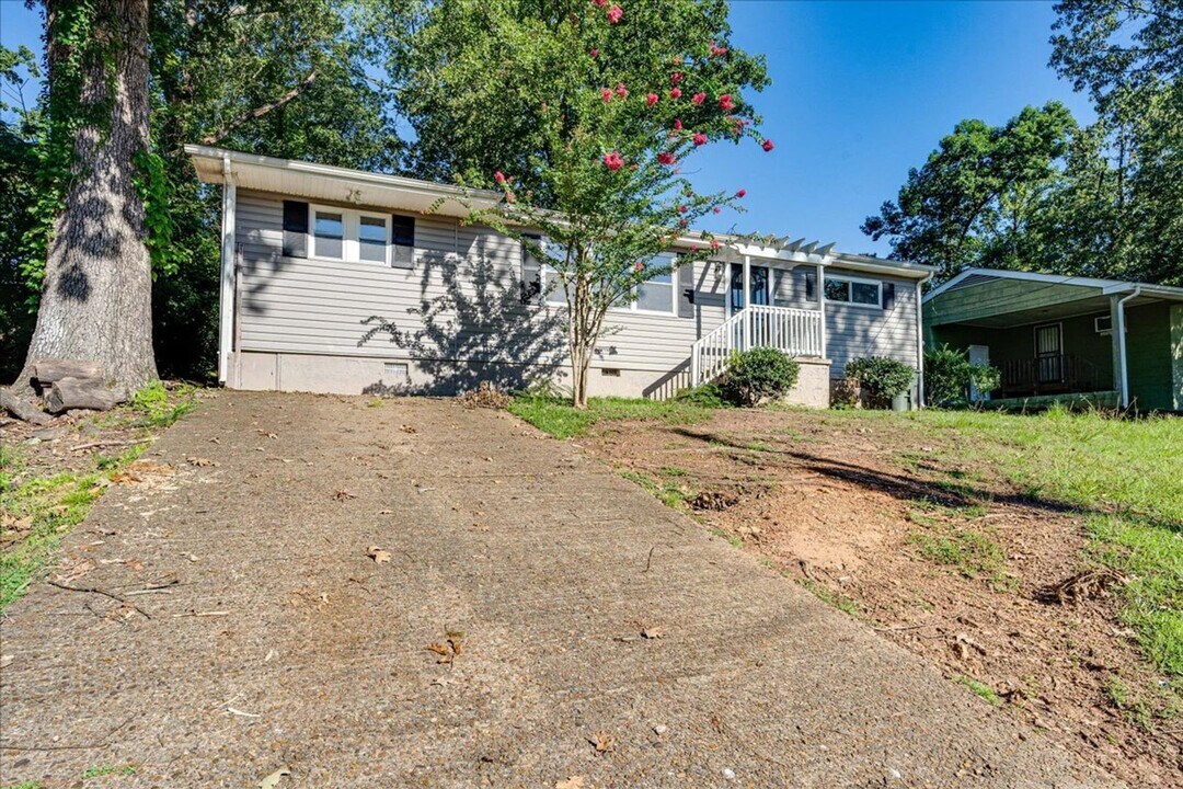 711 Moore St in Chattanooga, TN - Foto de edificio