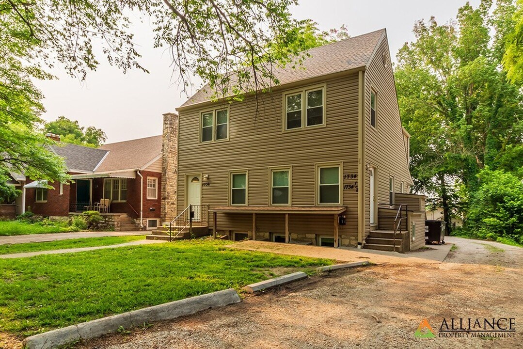 1734 Laramie St in Manhattan, KS - Building Photo